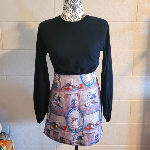 2 For 15 Large cat patterned skirt - Picture 1 of 9